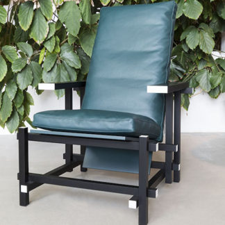 Red and blueRed and blue stoel , zwart gelakt frame, groene zitting en rugleuning, kussens pelle verde anilina 13Z308