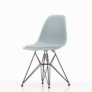 Eames plastic chairEames plastic chair stoel mint/ivoor