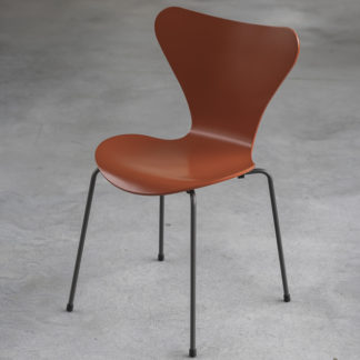 3107 VlinderstoelVlinderstoel - 624400 - Gelakt - Oranje/Warm Grafiet LEVERTIJD: 2 weken