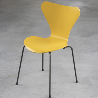 3107 VlinderstoelVlinderstoel - 624402 - Gelakt - True Geel/Warm Grafiet LEVERTIJD: 2 weken